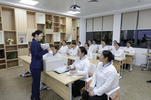 轻喜到家 全自营,非中介,更专业 模式,引领家政业健康发展