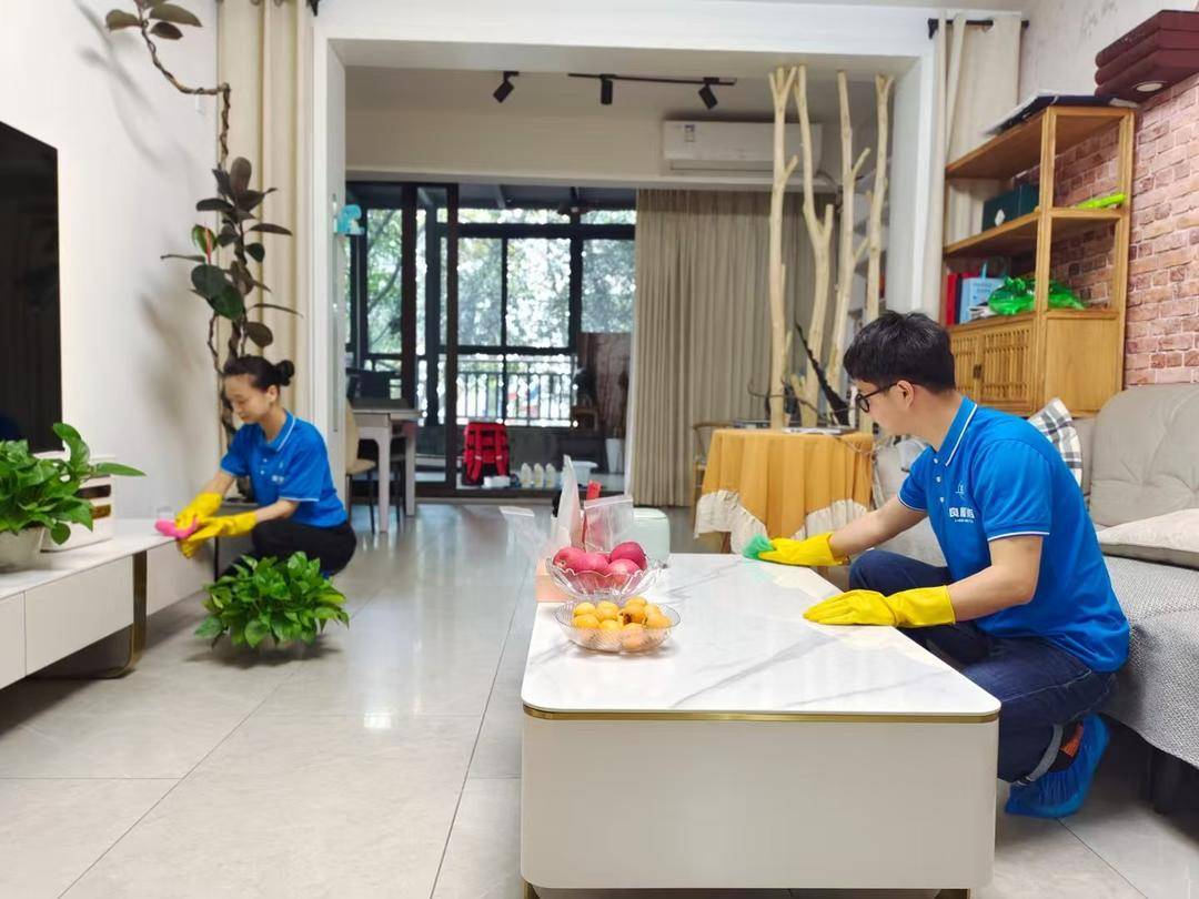 "顶班"月嫂,随行保姆需求"爆单" 有家政公司订单量激增500%|开年看消